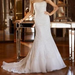 🌸Host Pick🌸 Galina Signature Lace Wedding Gown - Size 14